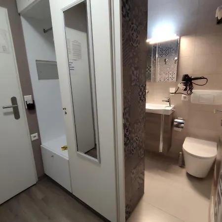20qm Mit Balkon Und Innenpool - 22010 Апартаменты Шлухзее