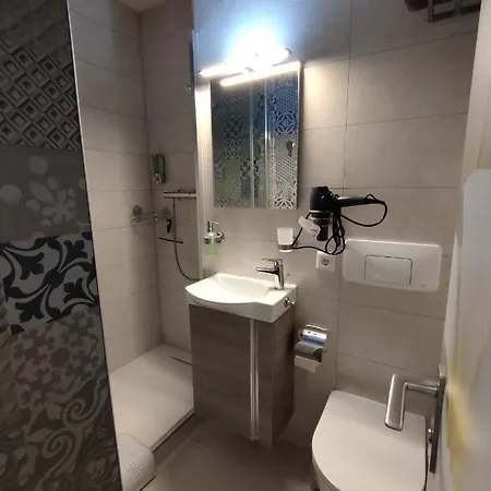 20qm Mit Balkon Und Innenpool - 22010 아파트 슈룩흐제