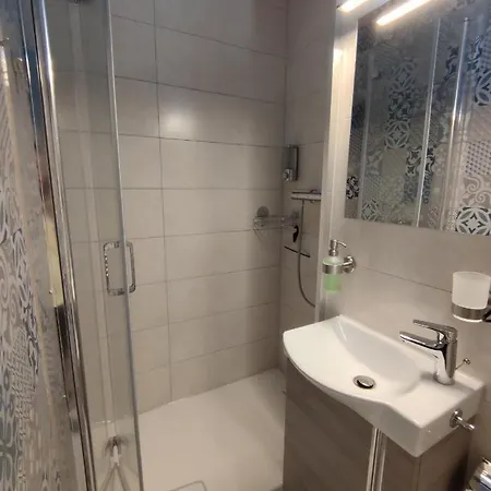 20qm Mit Balkon Und Innenpool - 22010 아파트 *